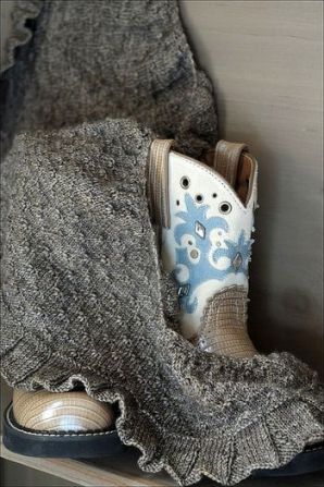 Boots and shawl3