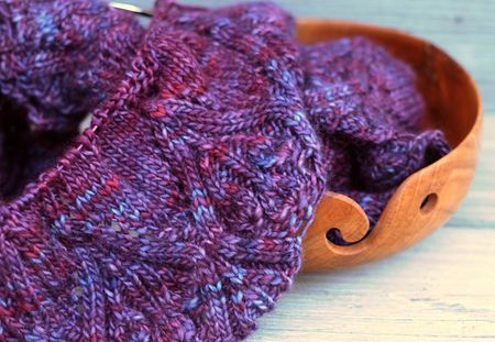 Hawthorne bowl close