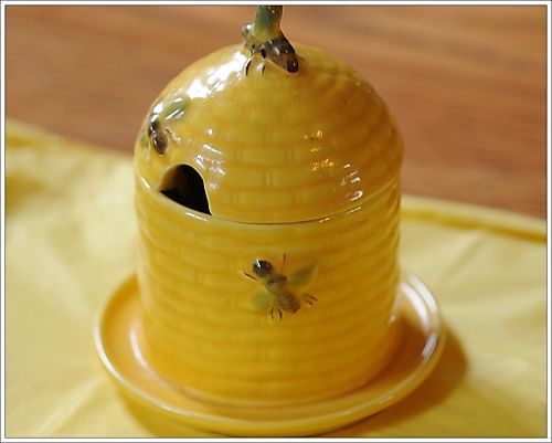 Bee Pot