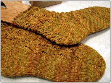 Bee_socks_finished Bee_socks_finished